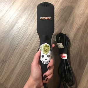 Amika Hair Straightener Brush